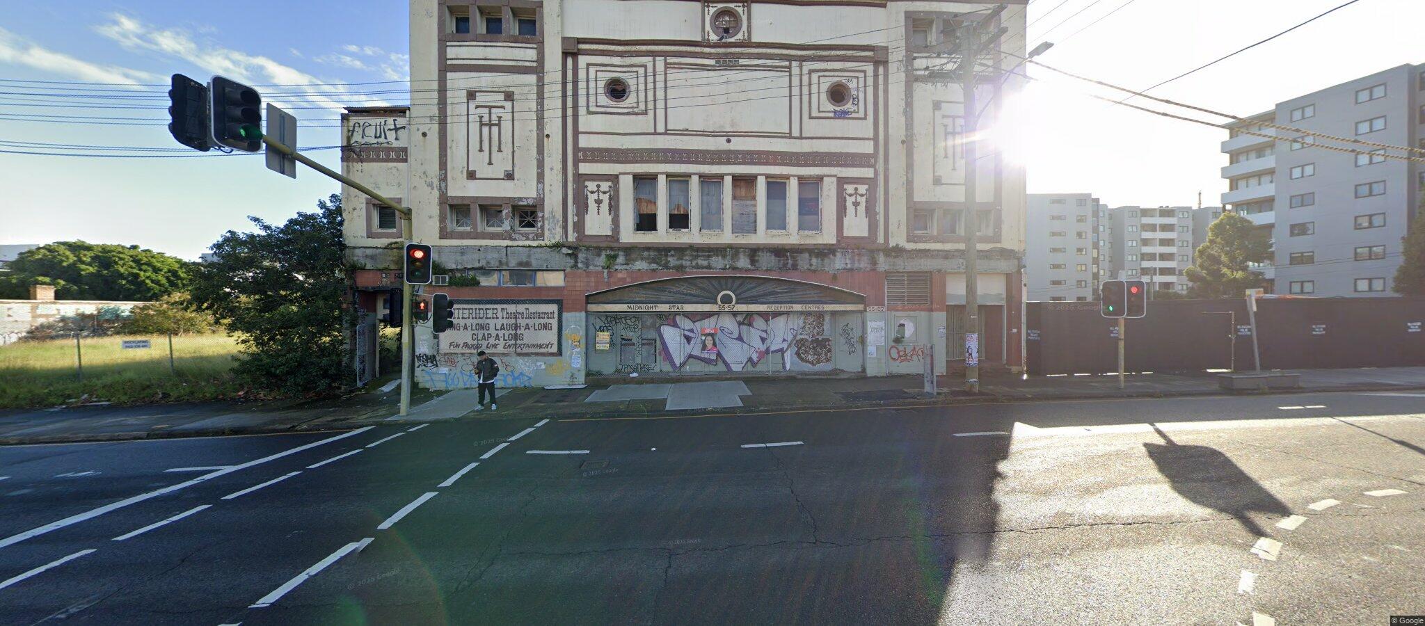 Map of Large abandoned movie theatre